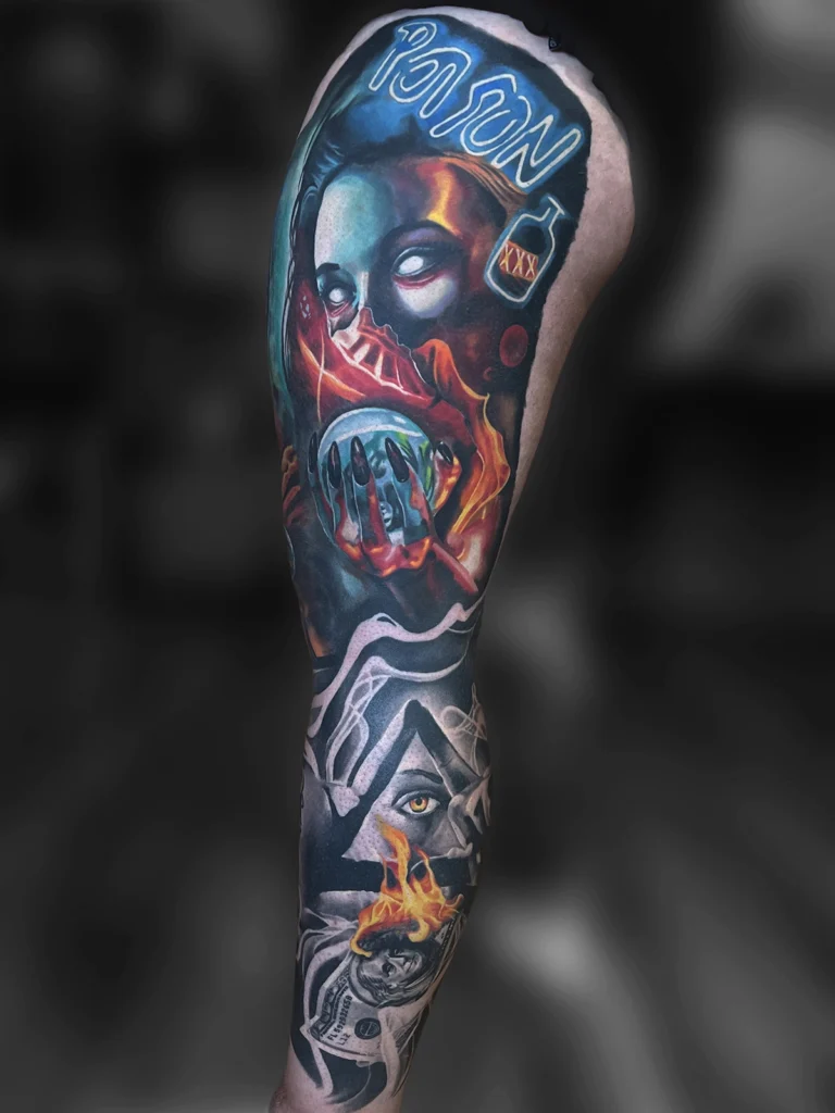 Autorski kolorowy realistyczny tatuaż o surrealistycznym charakterze wykonany przez Bartka w Studio Fortuna Tattoo w Warszawie.
